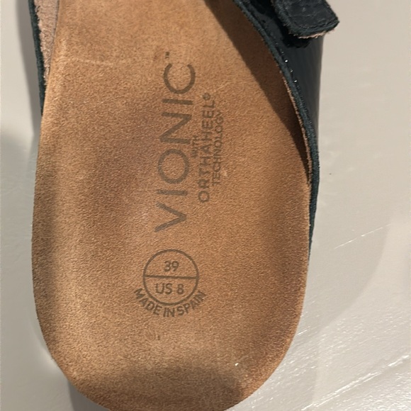 Vionic Shoes Size 8 - Picture 14 of 16